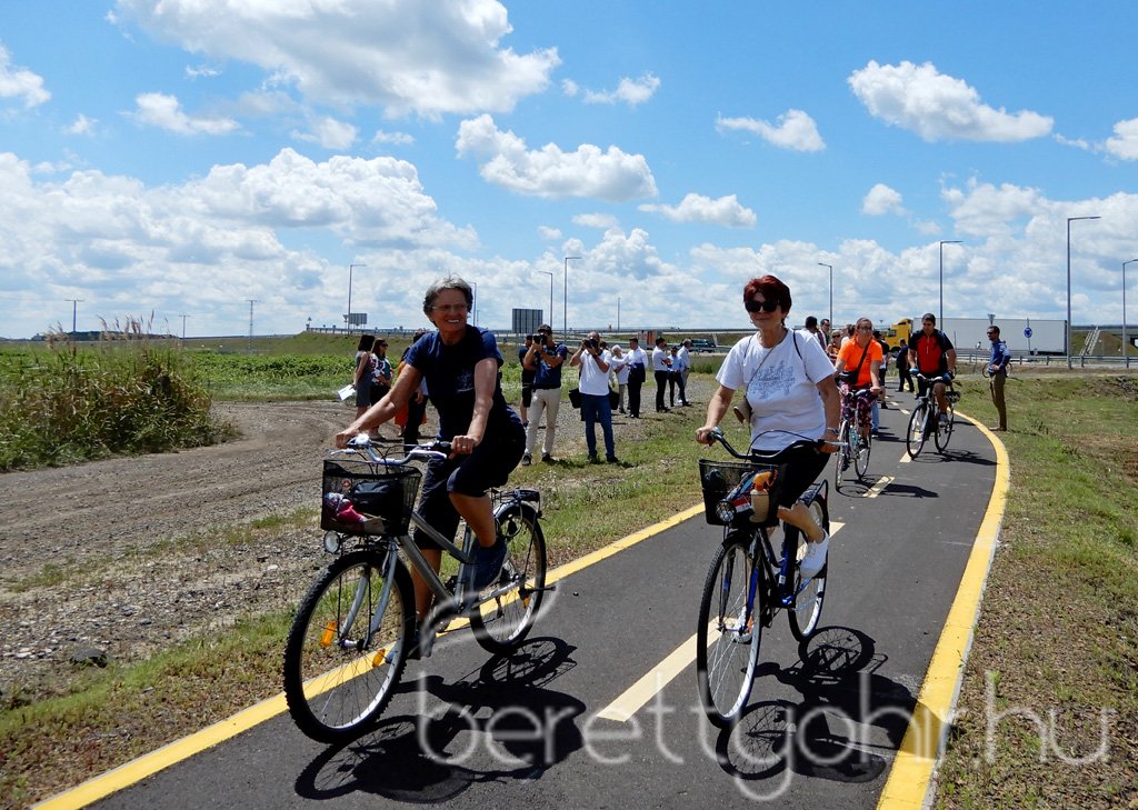 Átadták a Berettyóújfalu-Tépe kerékpárutat 15